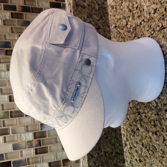 Calvin Klein Accessories - CALVIN KLEIN CAP HAT NEWSPAPER TAN